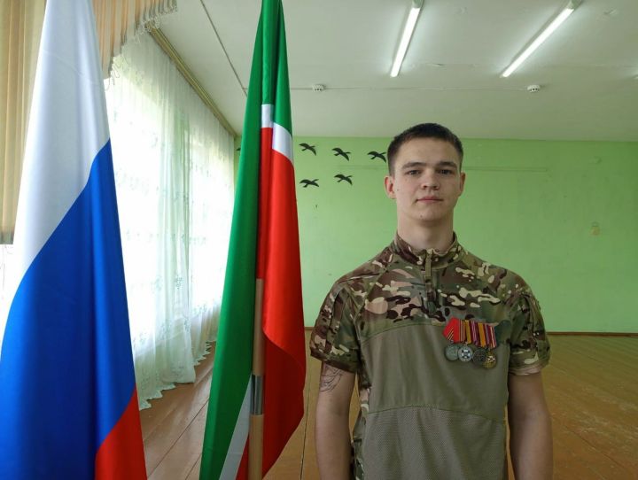 Донецк күге астында – Түбән Яхшый егете