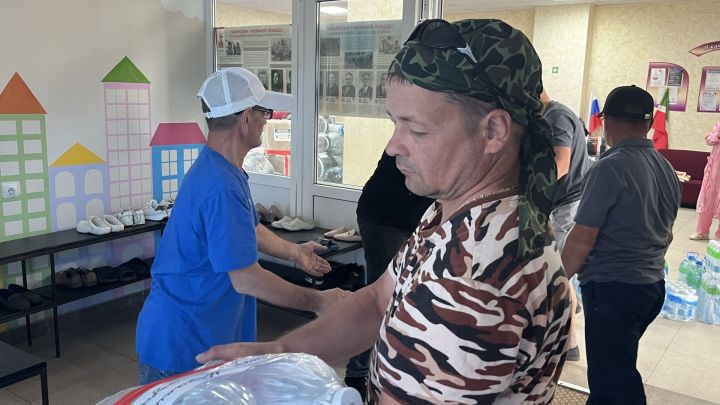 Халык көче — фронтка терәк: Актаныштан чираттагы гуманитар йөк юлга чыкты