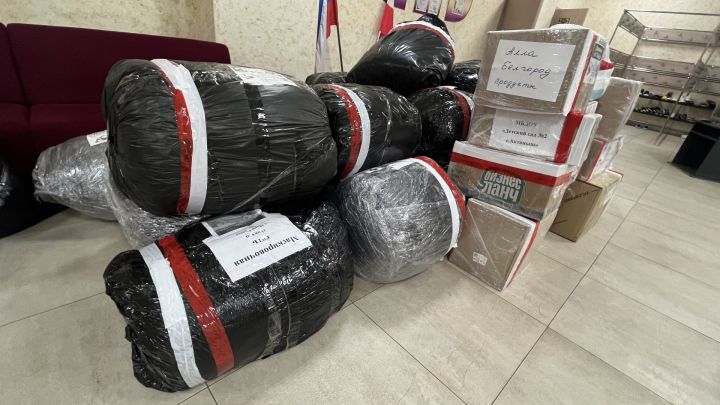 Халык көче — фронтка терәк: Актаныштан чираттагы гуманитар йөк юлга чыкты
