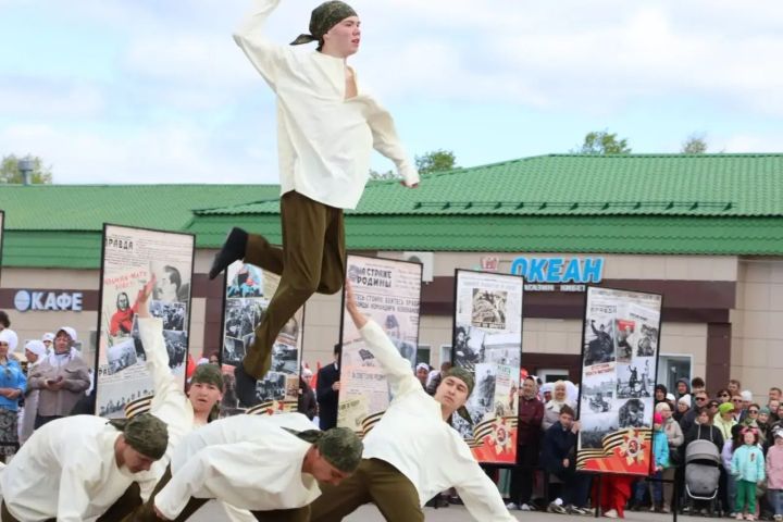 Җиңү килде җирне нурга күмеп, шатлык белән күзне чылатып...