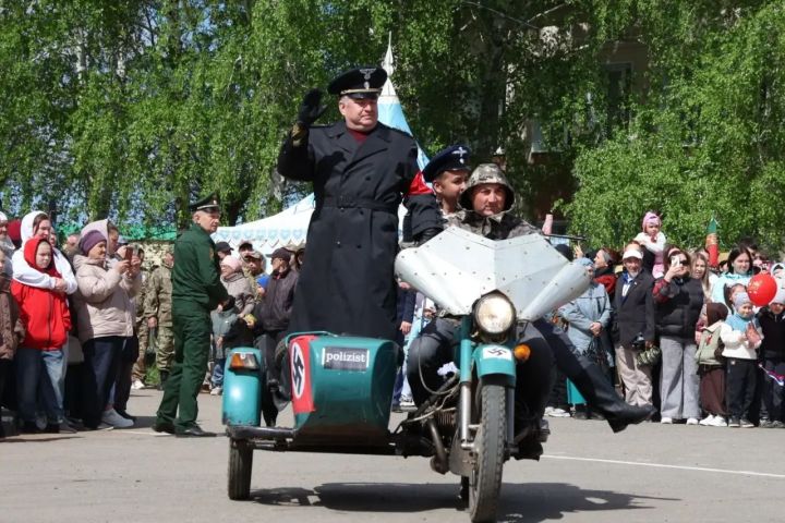 Җиңү килде җирне нурга күмеп, шатлык белән күзне чылатып...