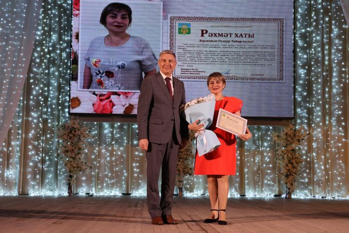 Актанышта ак халатлы фәрештәләрне хөрмәтләделәр (исемлек һәм фотолар)