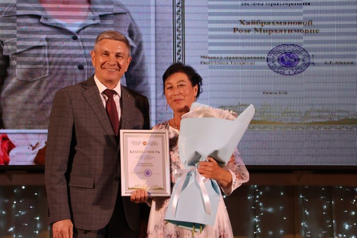 Актанышта ак халатлы фәрештәләрне хөрмәтләделәр (исемлек һәм фотолар)