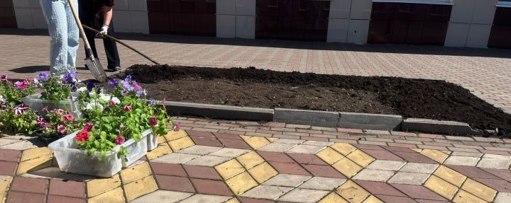 Ихлас рәхмәтебезне белдерәбез!