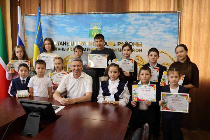 Иҗатта — Ватанга мәхәббәт!