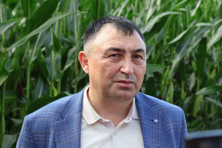 Рамил Вәлиев КФХсы сыерларын ясалма интеллект саклый