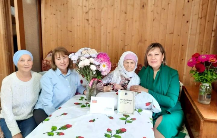 Бибиданә әби Гайнетдиновага — 99 яшь
